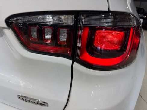 Used 2024 Jeep Compass Latitude AWD/4WD image 32