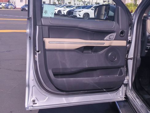 Used 2023 Ford Expedition Max Limited image 14