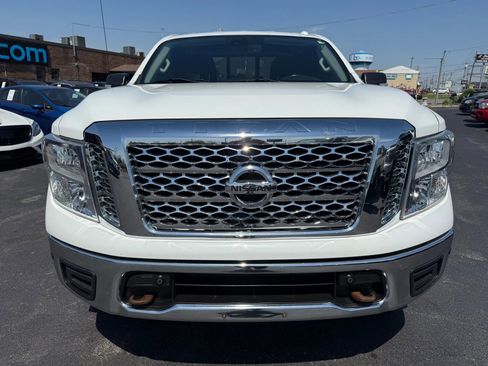 Used 2018 Nissan Titan SV w/ SV Convenience Package image 8