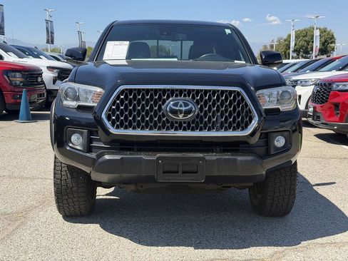 Used 2019 Toyota Tacoma TRD Off-Road w/ TRD Premium Off Road Package AWD/4WD image 2