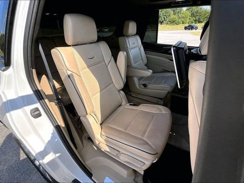 Used 2023 Cadillac Escalade Premium Luxury AWD/4WD image 25
