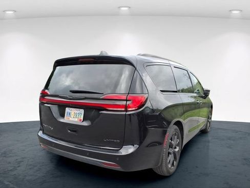 Used 2025 Chrysler Pacifica Limited FWD image 15