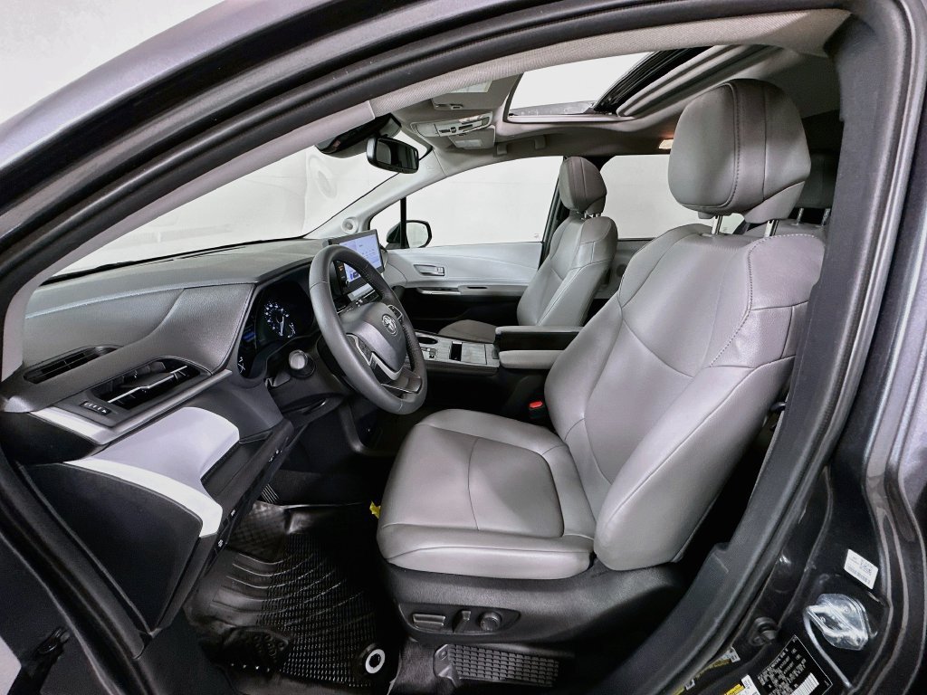 Certified 2025 Toyota Sienna XLE w/ XLE Plus Package FWD image 21