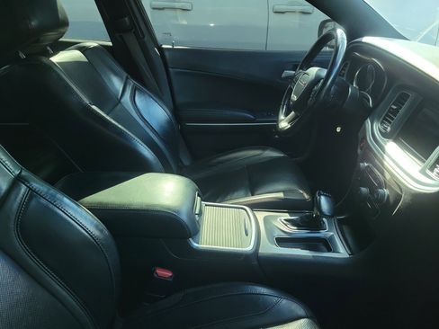 Used 2020 Dodge Charger SXT w/ Leather Interior Group RWD image 9