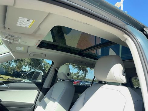 Used 2021 Volkswagen Tiguan SE image 12