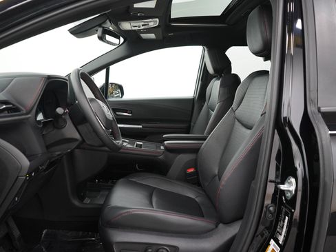 Used 2025 Toyota Sienna XSE AWD/4WD image 23