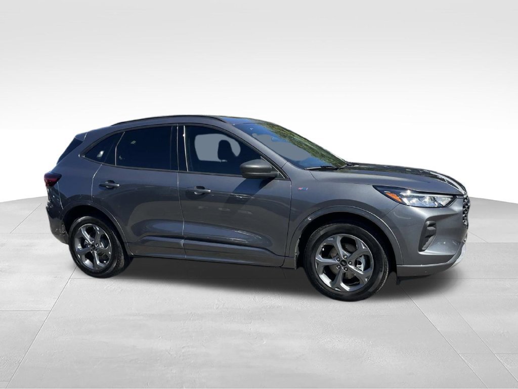 Used 2024 Ford Escape ST-Line w/ Tech Pack #1 FWD image 2