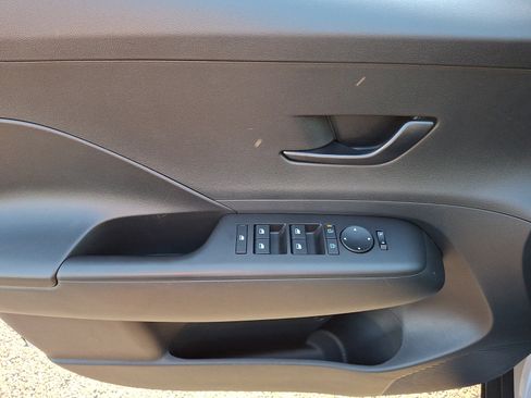 Used 2026 Hyundai Kona SE FWD image 13