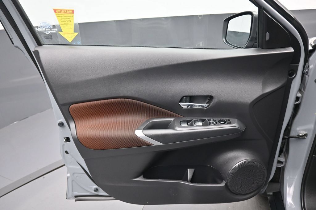 Used 2023 Nissan Kicks SR FWD image 9