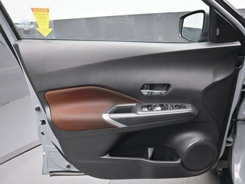 Used 2023 Nissan Kicks SR FWD image 9
