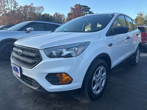 Used 2019 Ford Escape S image 3