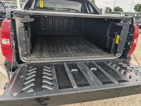 Used 2013 Chevrolet Avalanche LTZ image 7