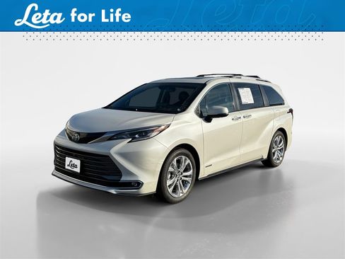 Used 2021 Toyota Sienna Platinum image 1