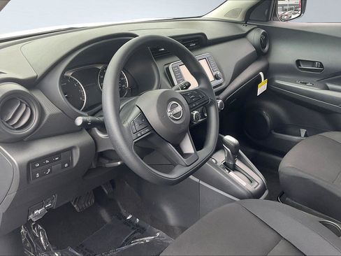 New 2025 Nissan Kicks Play S image 6