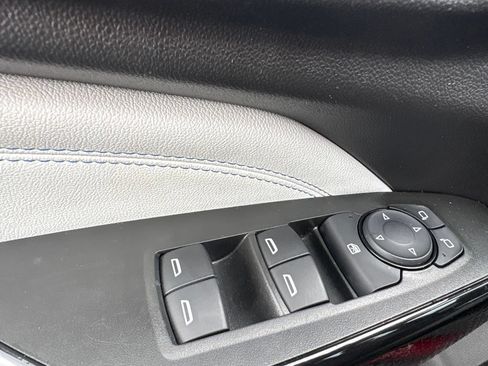 Used 2025 Chevrolet Trax LT FWD image 11