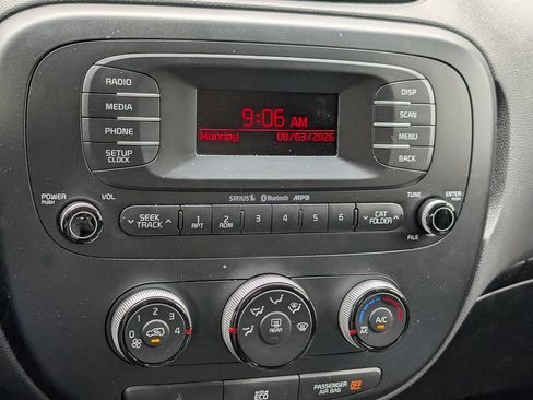 Used 2015 Kia Soul FWD image 17