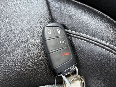Used 2025 Jeep Compass Limited AWD/4WD image 25