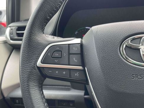 Used 2025 Toyota Sienna XLE FWD image 23