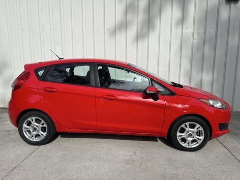 Used 2014 Ford Fiesta SE image 2