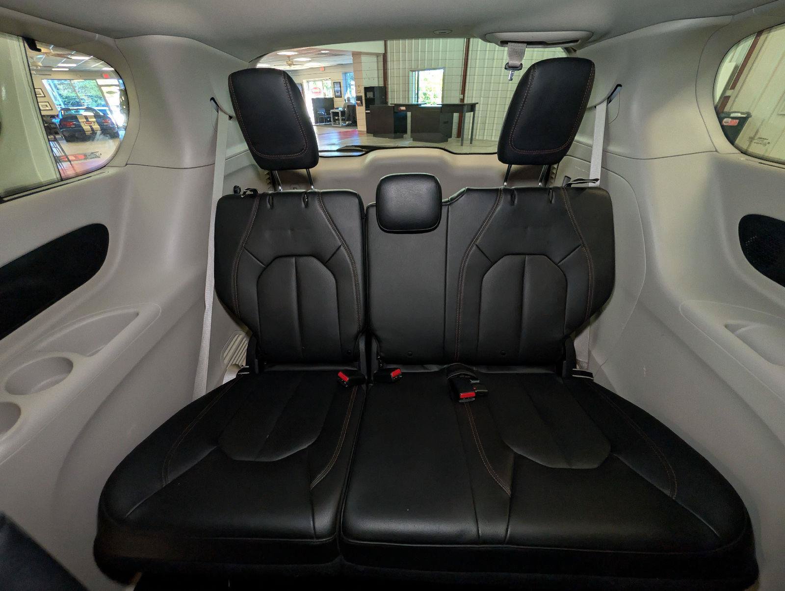 Used 2019 Chrysler Pacifica Touring-L Plus w/ Advanced Safetytec Group FWD image 39