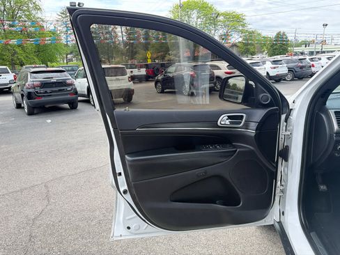 Used 2020 Jeep Grand Cherokee Limited w/ Premium Lighting Group image 19