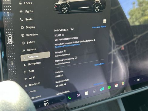 Used 2023 Tesla Model X image 30