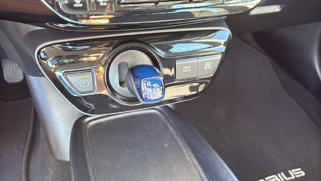 Certified 2019 Toyota Prius LE AWD/4WD image 17