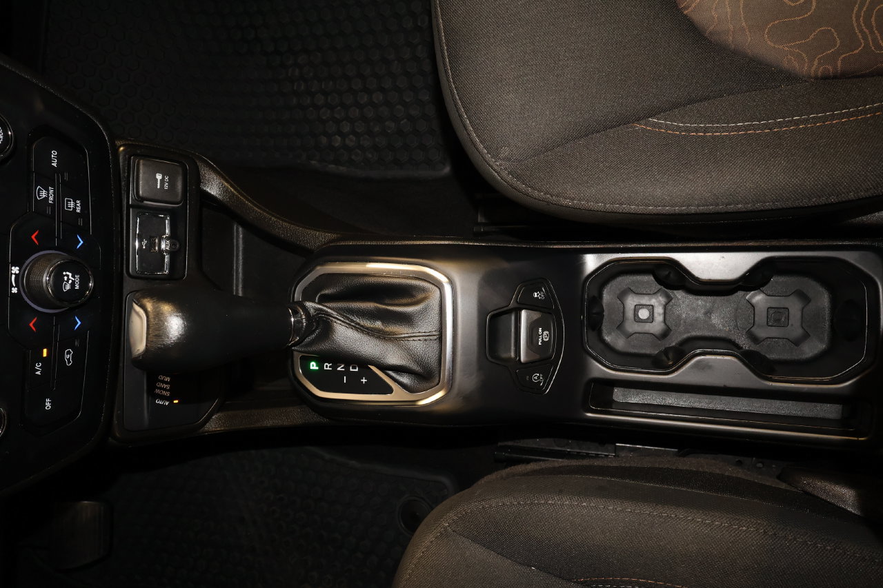 Used 2023 Jeep Renegade Latitude AWD/4WD image 15