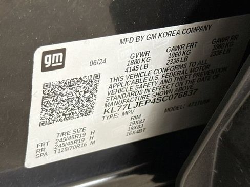 Used 2025 Chevrolet Trax RS w/ Sunroof Package FWD image 32