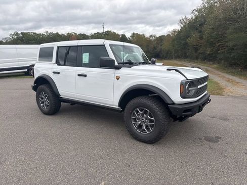 New 2025 Ford Bronco Badlands image 2