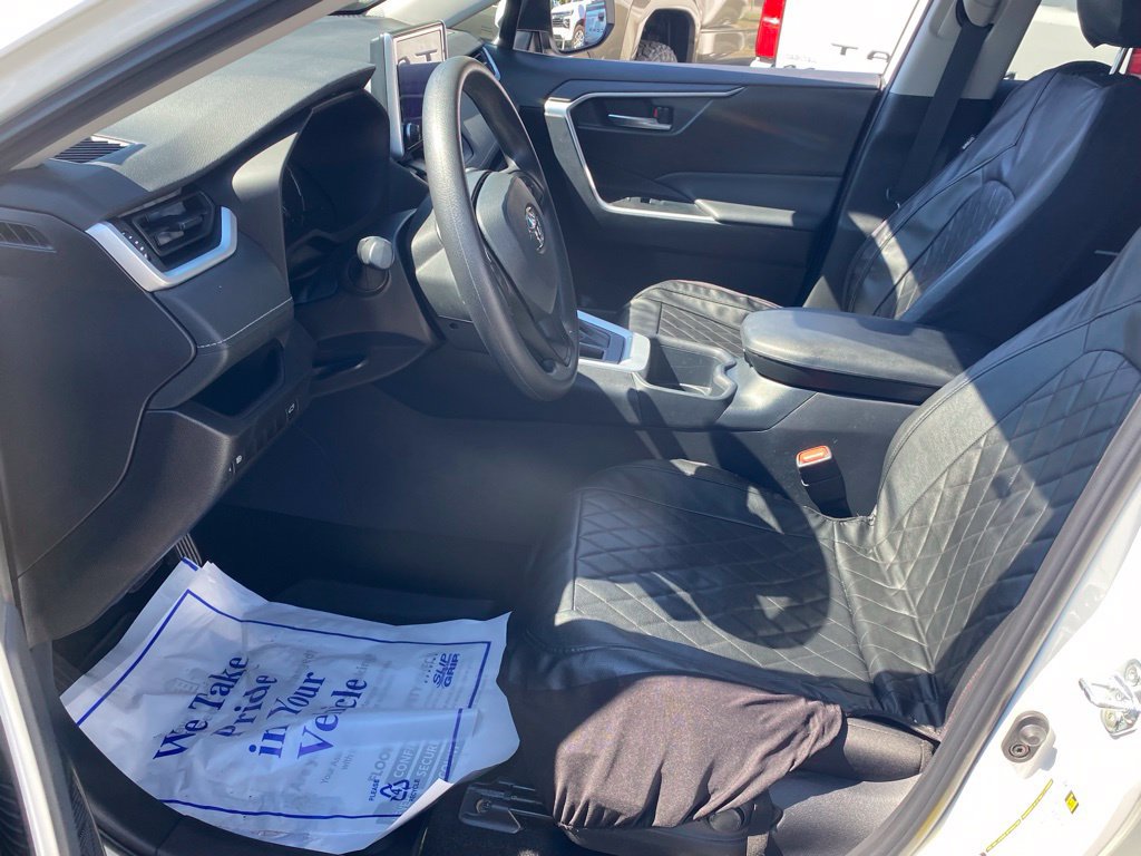 Used 2025 Toyota RAV4 XLE w/ Convenience Package FWD image 5