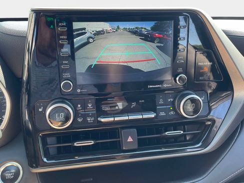 Used 2021 Toyota Highlander XLE FWD image 27