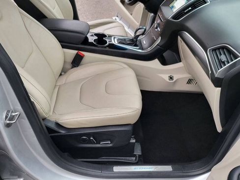 Used 2016 Ford Edge Titanium FWD image 20