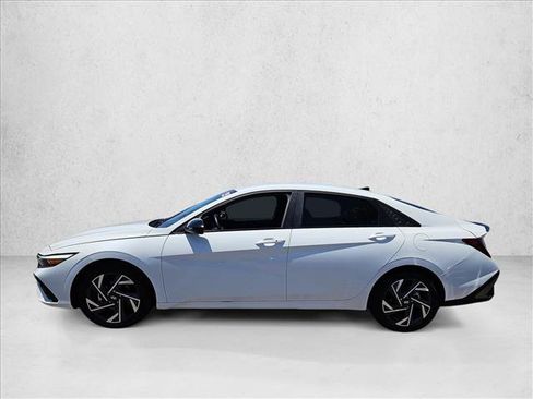 Used 2025 Hyundai Elantra Sport FWD image 9