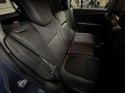 Used 2022 Chevrolet Trax LT w/ LT Convenience Package image 27