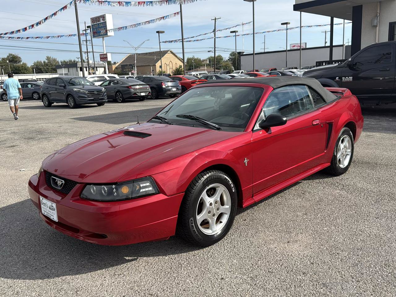 Used 2000 Ford Mustang Convertible RWD image 2