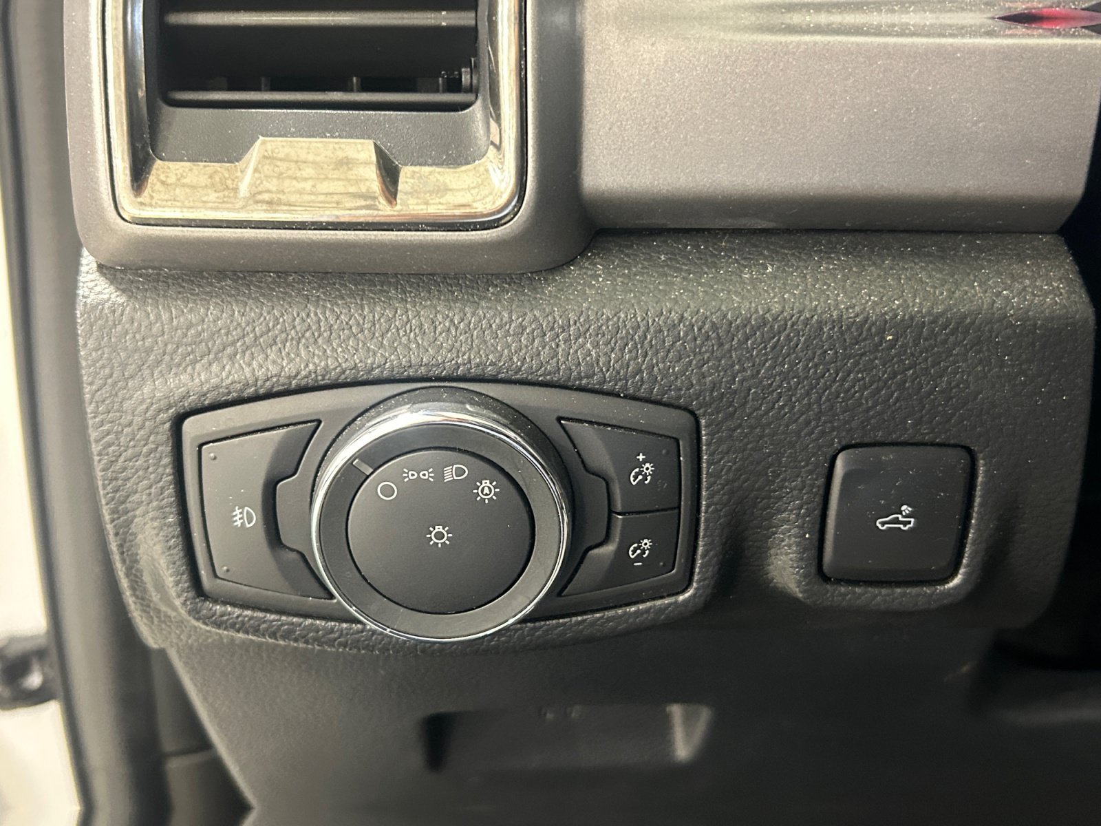 Used 2019 Ford Ranger XLT w/ Equipment Group 302A Luxury RWD image 17