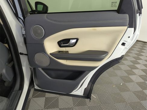 Used 2017 Land Rover Range Rover Evoque SE Premium image 32