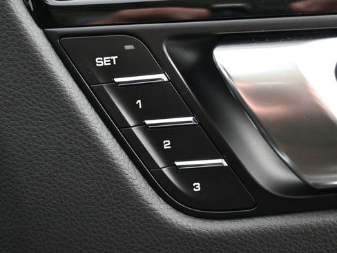 New 2026 Porsche Macan image 32