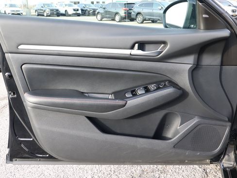 Used 2024 Nissan Altima 2.5 SR image 13