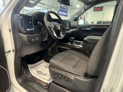 Used 2025 Chevrolet Silverado 1500 LT AWD/4WD image 10