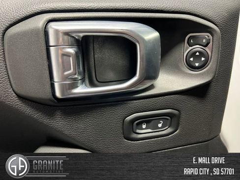 Used 2021 Jeep Wrangler Unlimited Rubicon w/ Dual Top Group image 11
