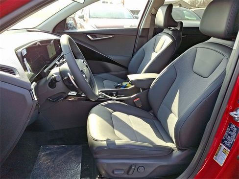 New 2025 Kia Niro EX Touring image 9