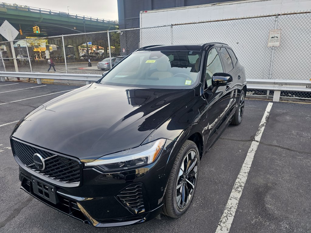 Certified 2026 Volvo XC60 T8 Plus w/ Protection Package Premier AWD/4WD image 25