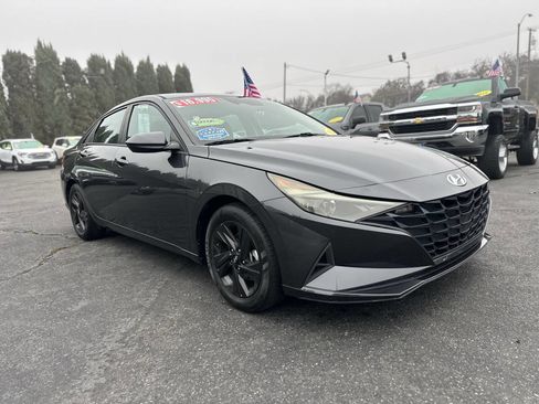 Used 2021 Hyundai Elantra SEL image 2