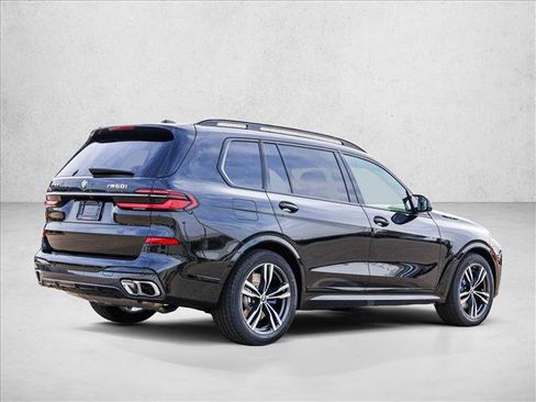 Used 2025 BMW X7 M60i w/ Climate Comfort Package AWD/4WD image 5