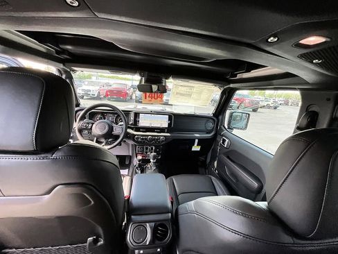 New 2026 Jeep Wrangler Unlimited Rubicon AWD/4WD image 32