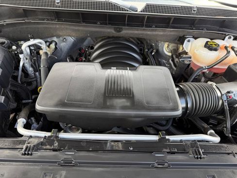 Used 2024 Chevrolet Suburban LT RWD image 14
