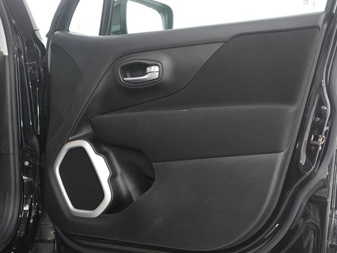 Used 2019 Jeep Renegade Latitude w/ Popular Equipment Group image 9