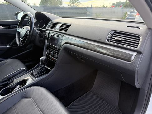 Used 2017 Volkswagen Passat 1.8T SE FWD image 19